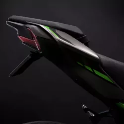 Evotech Performance plate bracket dynamic Kawasaki Z900 (2025+) picture 3